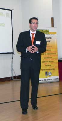 Ricardo Peris, jefe de ventas de Mann Filter, durante su ponencia en el quinto congreso de Filtros Carts