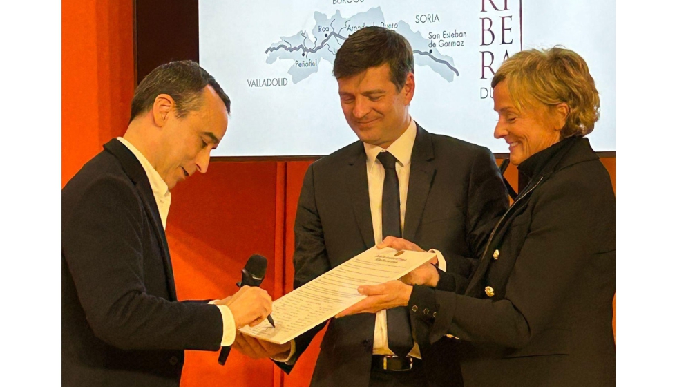 De izquierda a derecha, Miguel Sanz, director general de DO Ribera del Duero; Charles Goemaere, director general del Comit Champagne; y Linda Reiff...