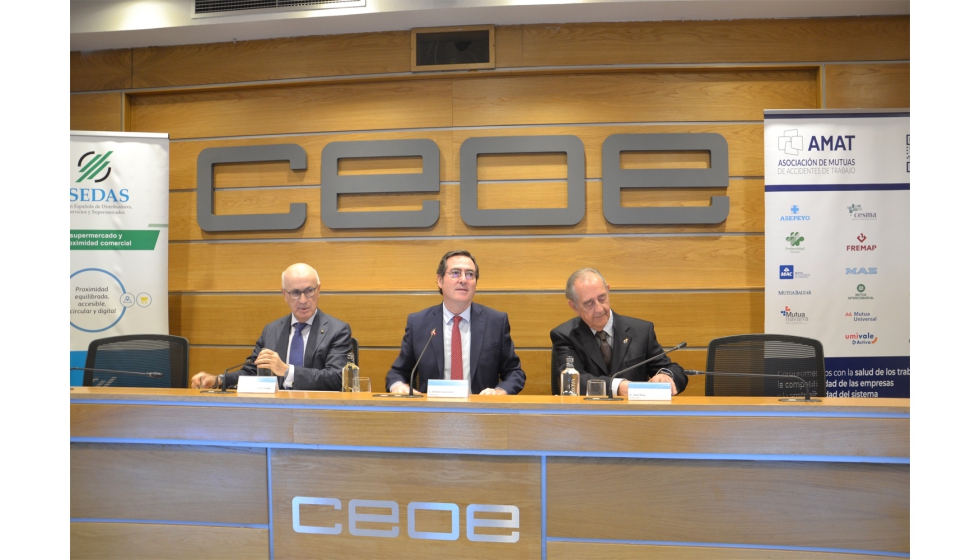 Josep Antoni Duran i Lleida, presidente de Asedas; Juan Roca, presidente de AMAT; y Antonio Garamendi, presidente de CEOE...