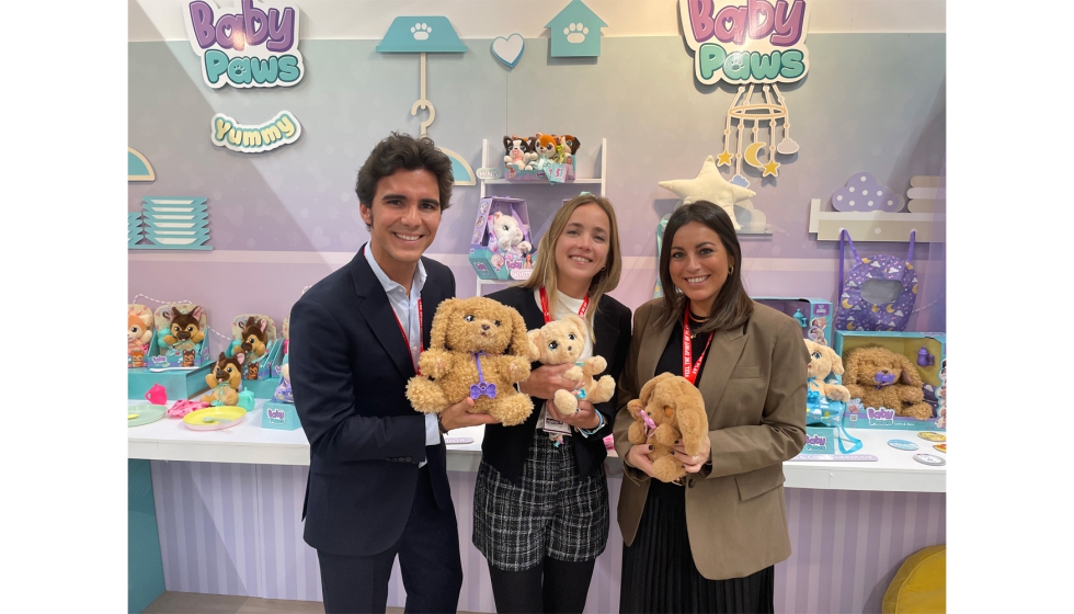 lvaro Snchez, marketing manager Games & Plush, Virginia Corbella, marketing manager Dolls, y Olga Comes, marketing manager Iberia de IMC Toys...