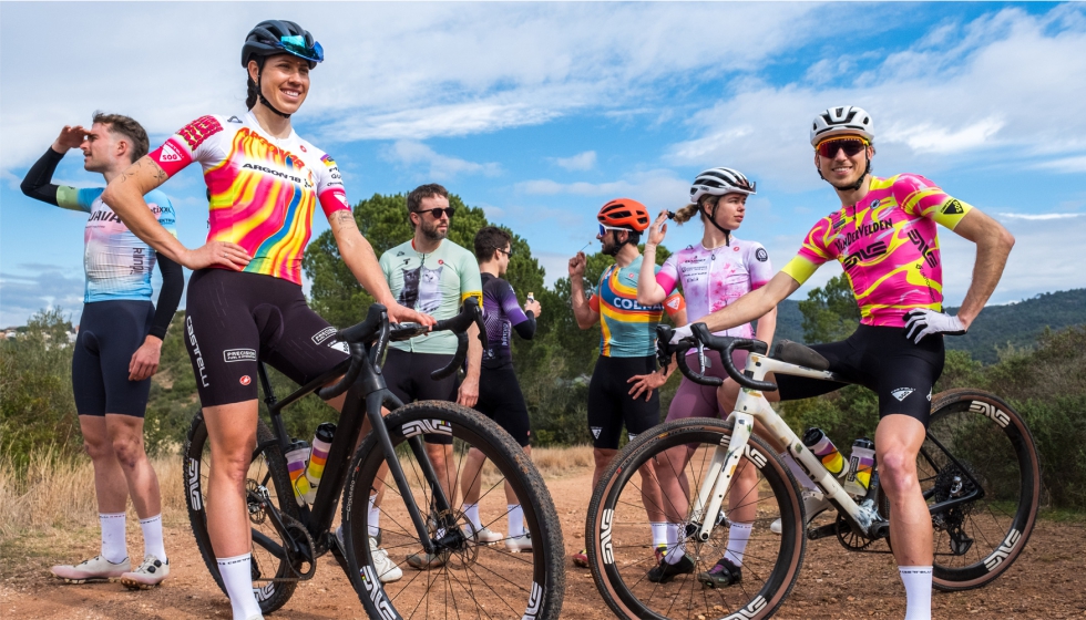 Foto de Castelli monta su propia grupeta profesional de Gravel