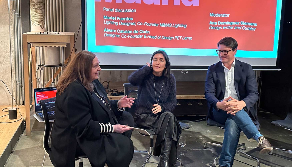 De izquierda a derecha la redactora Ana Martnez, Mariel Fuentes del estudio MMAS y varo Cataln de Ocn durante el panel de debate...