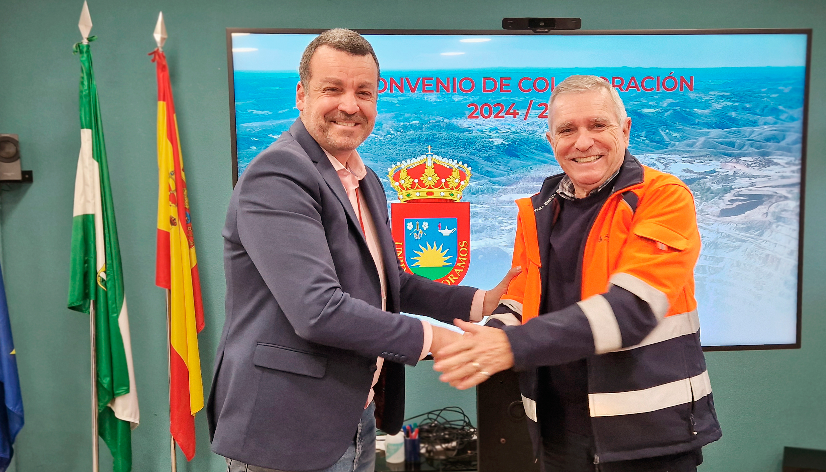 Foto de La Fundacin Atalaya Riotinto dona una barredora para el servicio de limpieza de El Campillo