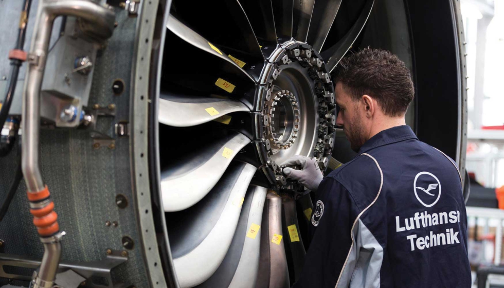 Mecnico de Lufthansa Technik revisando un motor Leap-1B. Foto: Lufthansa Technik