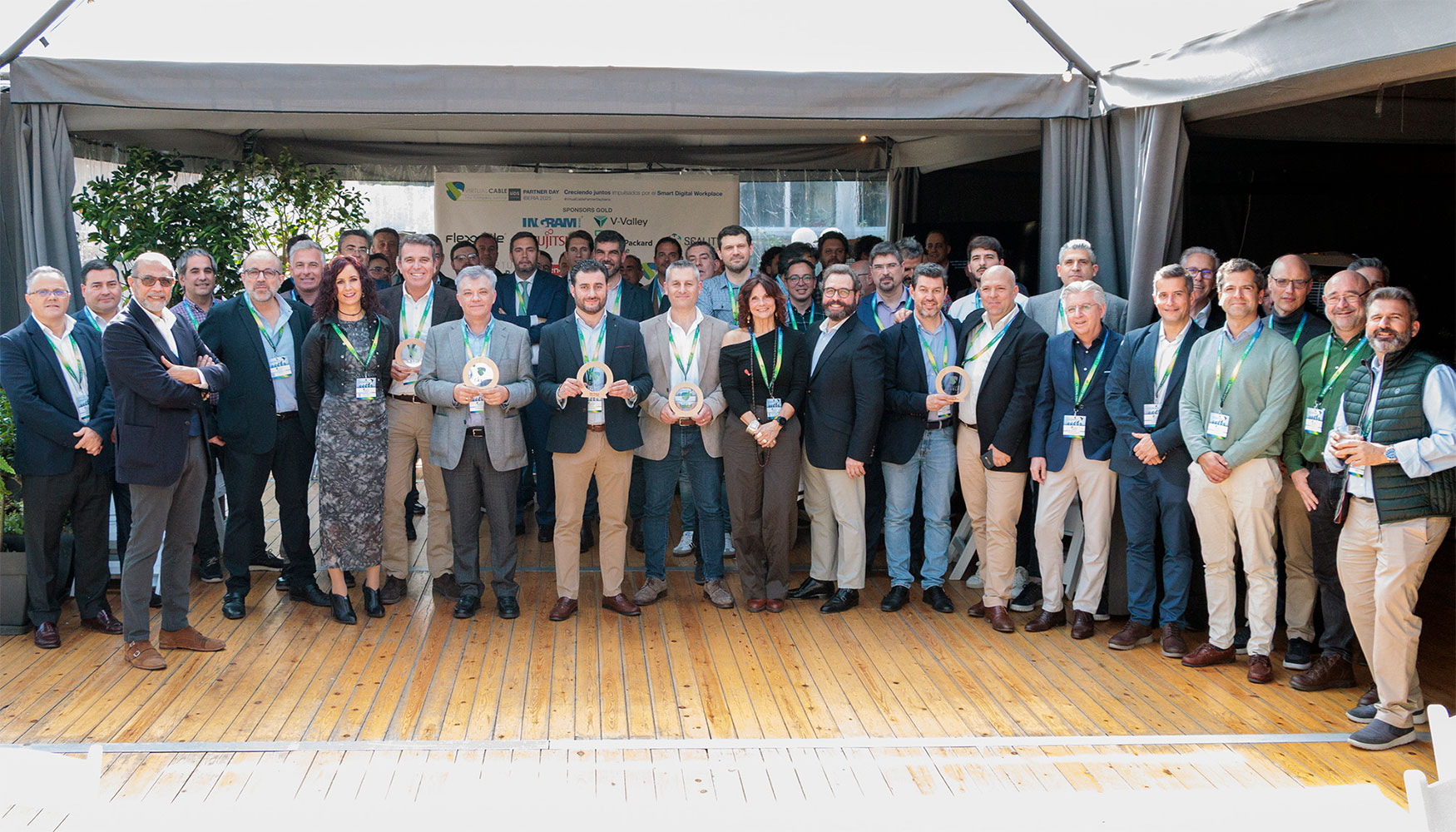 Foto de grupo con el ecosistema de partnes de Virtual Cable y los ganadores de los premios que hizo entrega la compaa a sus socios...