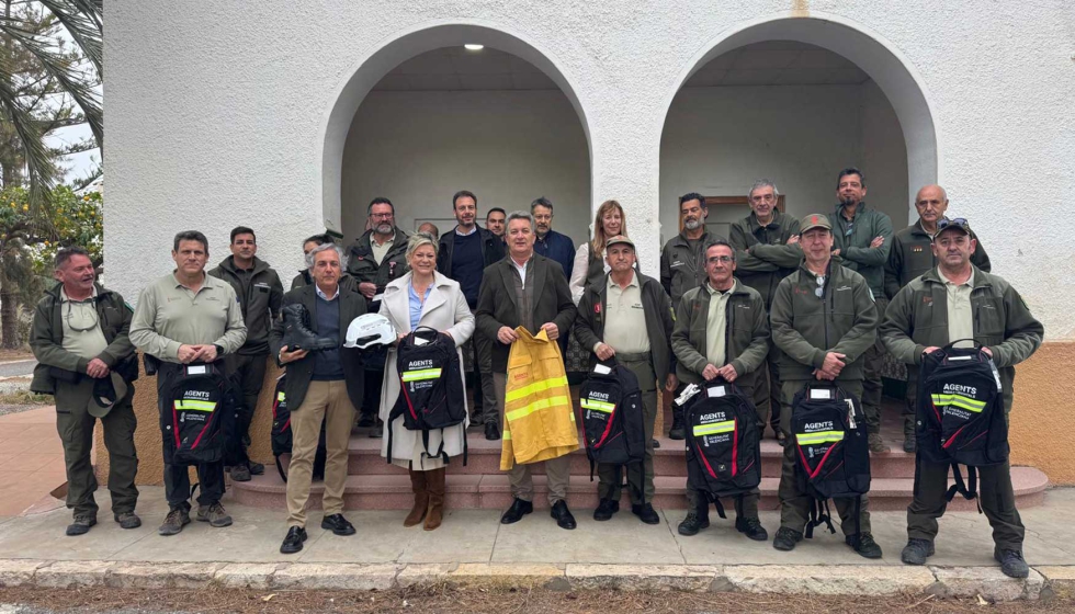 Entrega de los EPI a los agentes medioambientales valencianos