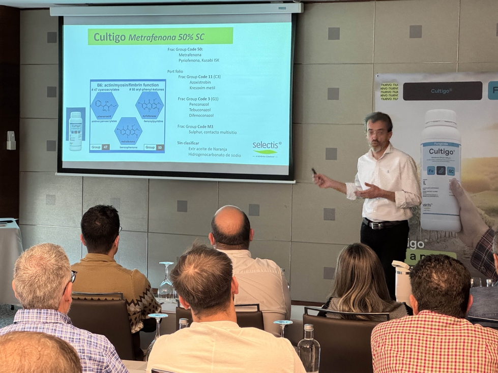 Jorge Nez, Product Management Specialist present las novedades de producto de Selectis Agro