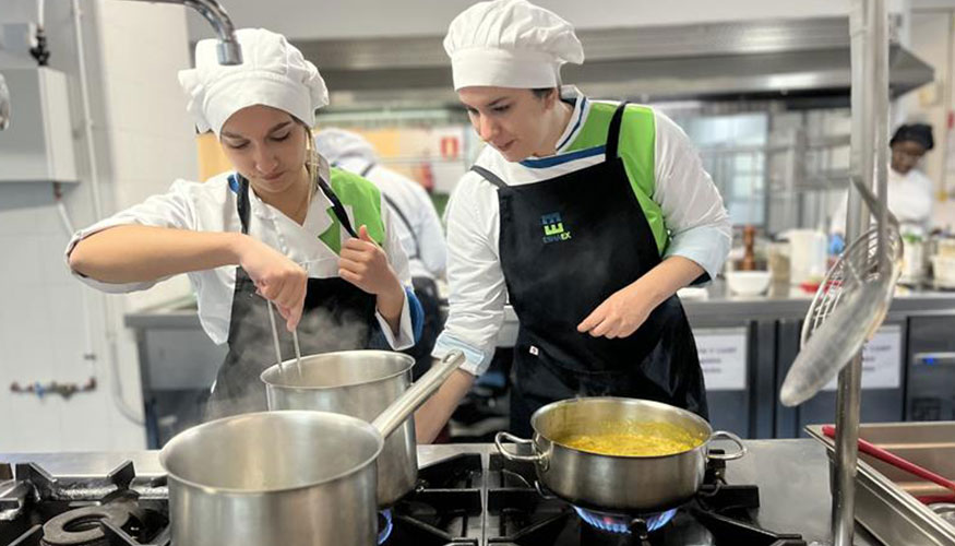 Elaboracin de platos de cabrito Verato en la Escuela Superior de Hostelera y Agroturismo de Extremadura (Eshaex)