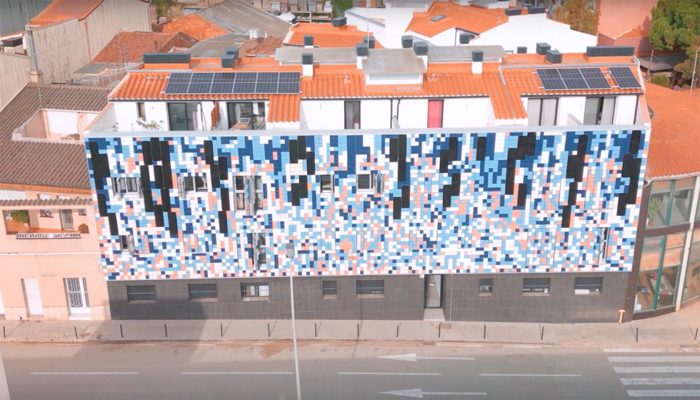 Edifcio residencial renovado em Terrassa aps a implementao do sistema de fachada pr-fabricada do projeto PLURAL