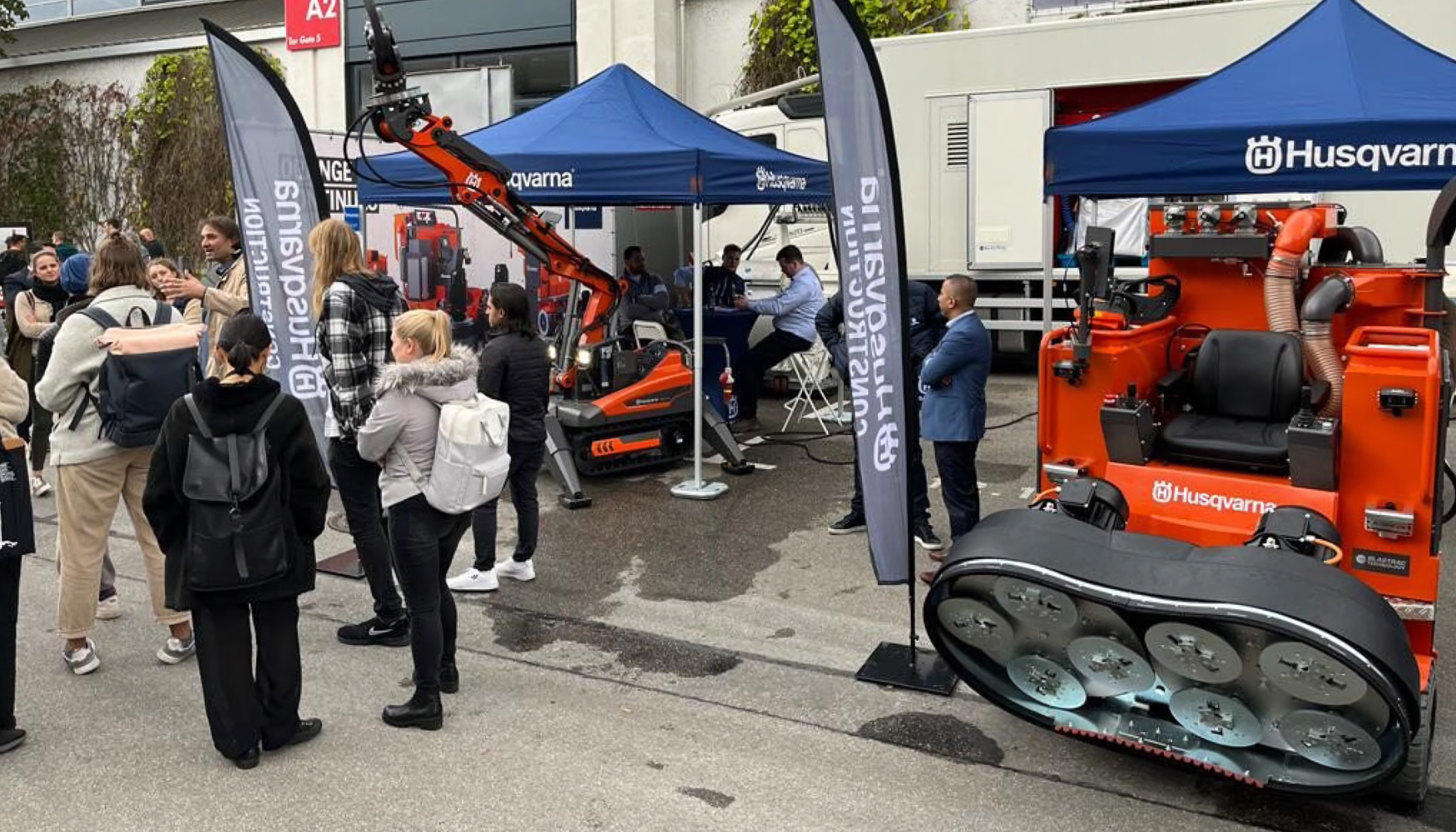 Stand en la zona al aire libre de Husqvarna Construction en Bauma 2025