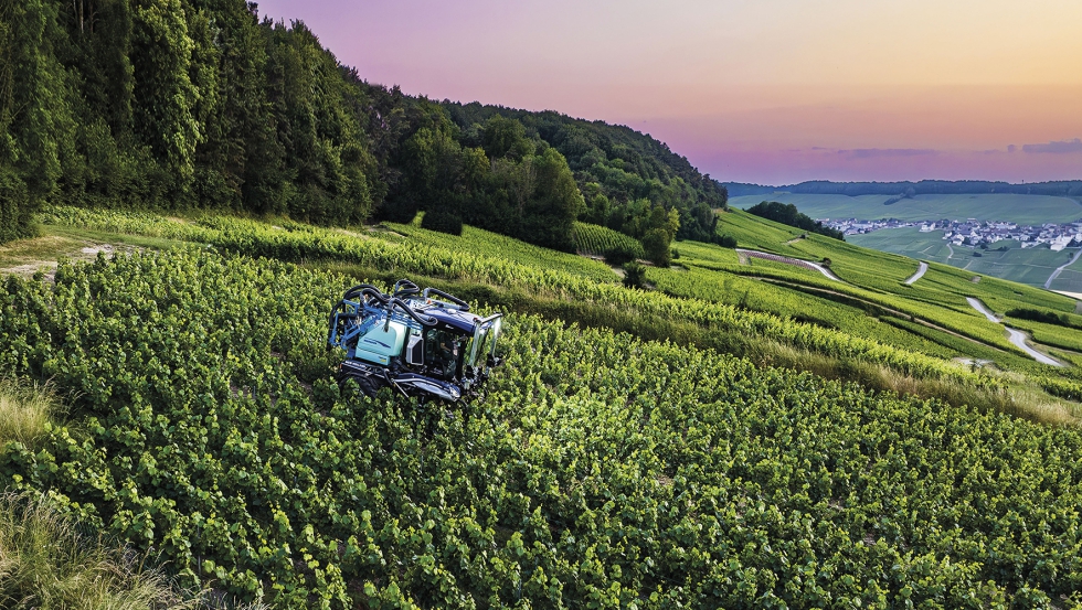 La introduccin de la garanta de dos aos se produce el mismo ao en que New Holland conmemora el 50 aniversario del lanzamiento de la primera...