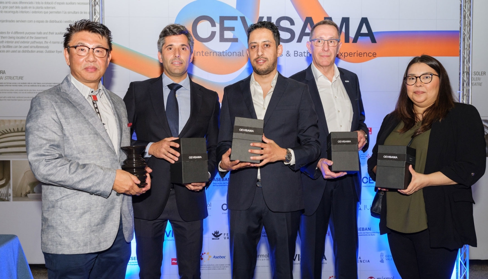 Foto de familia de los galardonados en los Premios Internacionales a la Distribucin