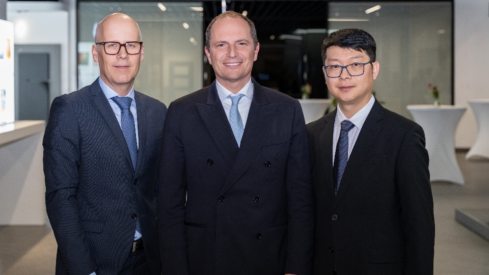 Alexander Kaiss, Vice-Presidente Snior da MBT Climate, Stefano Bell, Presidente da MBT Climate e Kobe Peng, Vice-Presidente da MBT Climate...