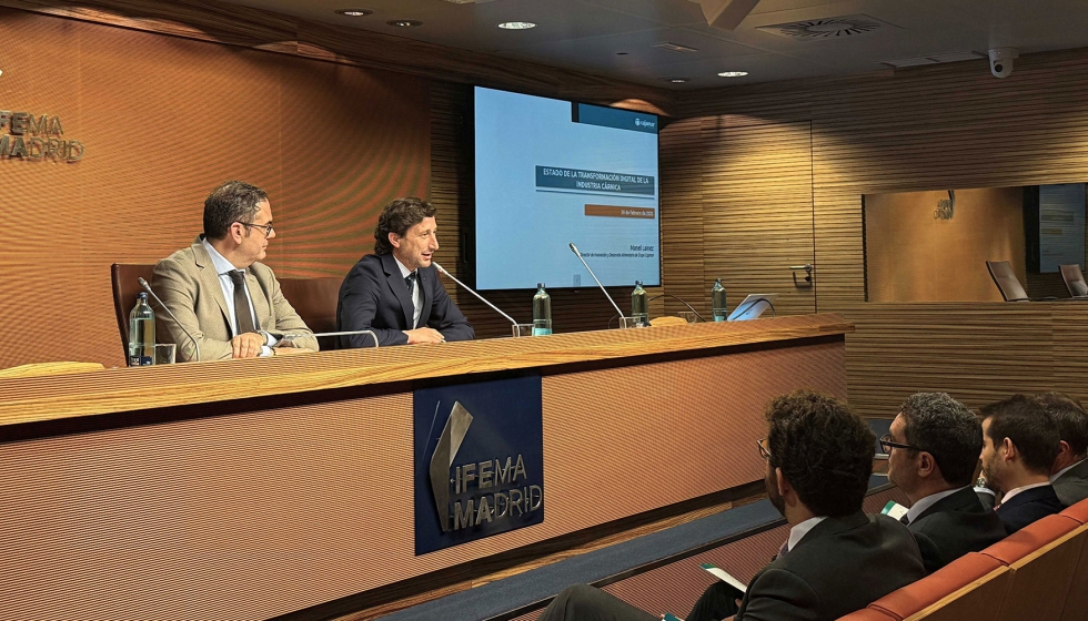 El director Comercial de Cajamar, Francisco Martnez, y el director general de Anice, Giuseppe Aloisio, durante la presentacin del estudio...