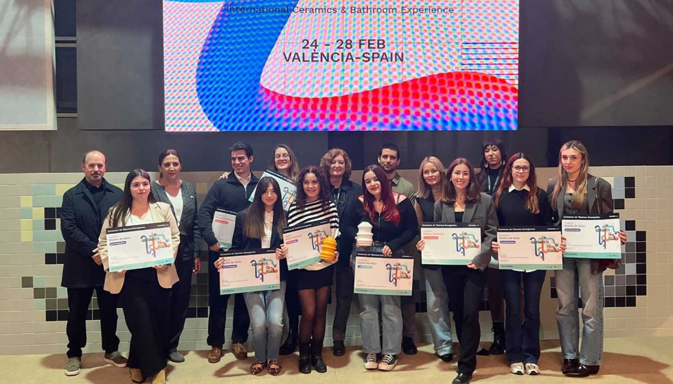 Foto de familia de los ganadores y participantes en el Certamen de Talentos