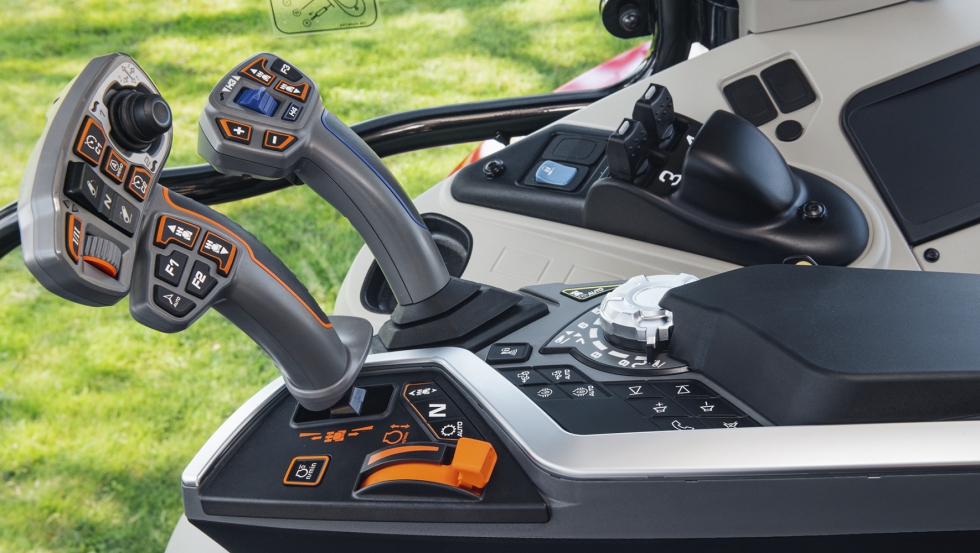 Joysticks de control en tractor Massey Ferguson