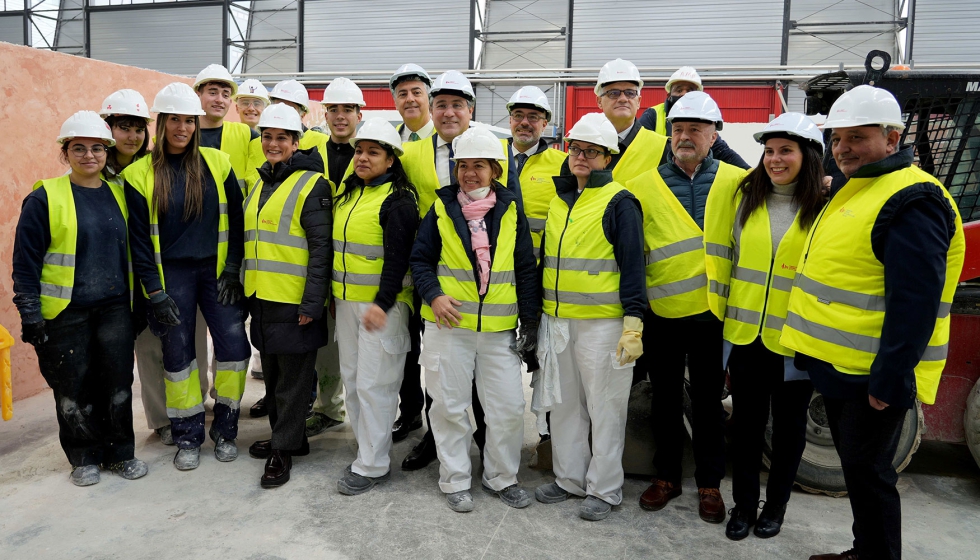 La ministra Isabel Rodrguez junto a alumnado de la Fundacin Laboral de la Construccin