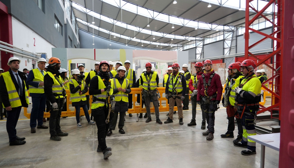 Un instante de la visita de la minitra de Vivienda y Agenda Urbana a la Fundacin Laboral de la Construccin, en Madrid