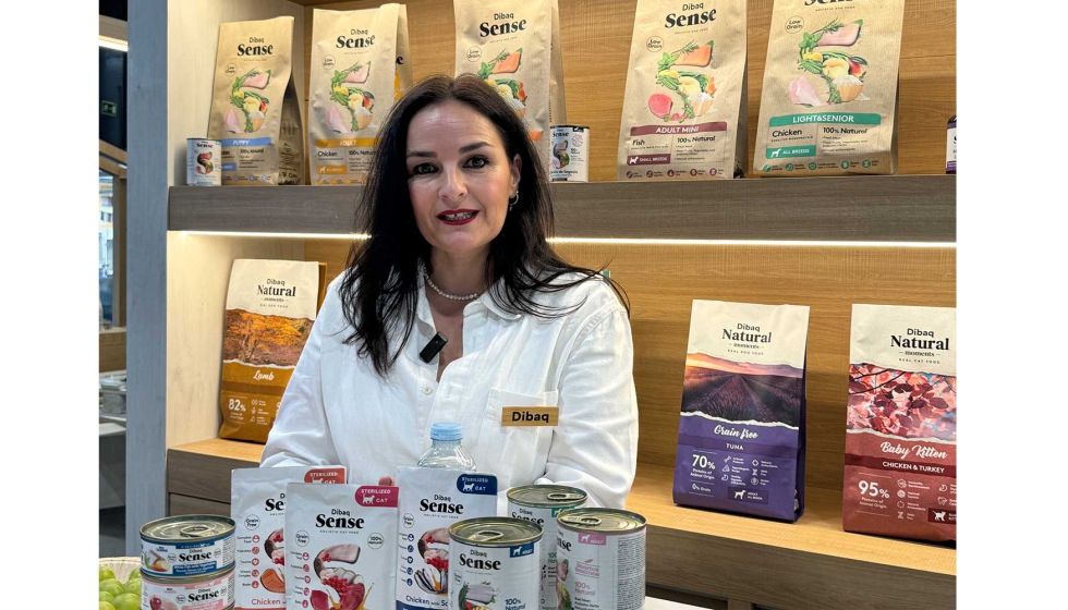 La directora general de la marca present en su stand su nueva gama de alimentacin hmeda para gatos Dibaq Sense Cat