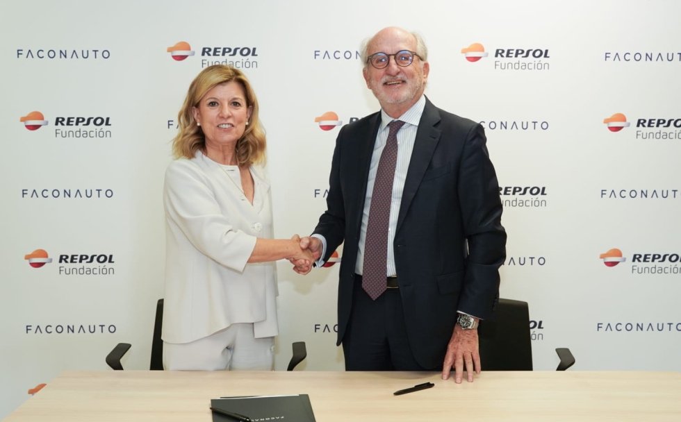 La presidenta de Faconauto, Marta Blzquez y el presidente de Repsol, Antonio Brufau