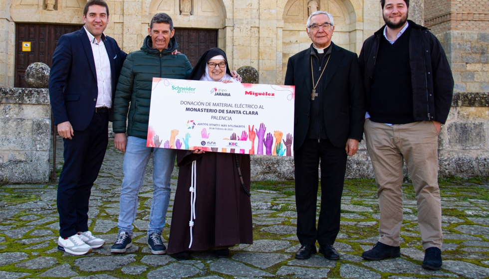 Representantes de Schneider, Migulez y Jarama junto a la madre abadesa Micaela y el obispo emrito de Santander, Manuel Snchez Monge...