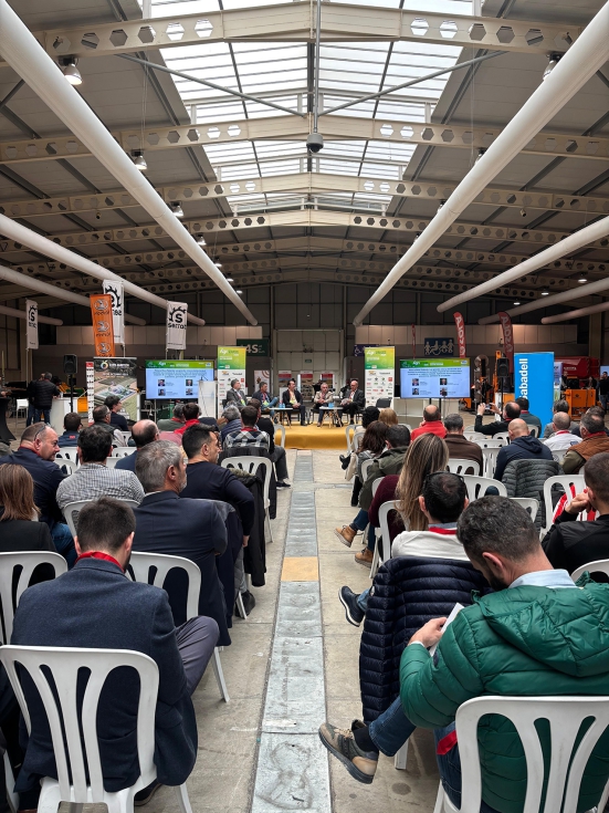 Durante los foros de debate se plante la necesidad de crear una asociacin nacional que represente a las empresas de servicios ante las...