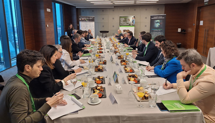 En el desayuno participaron representantes de los sectores p�blico y privado...