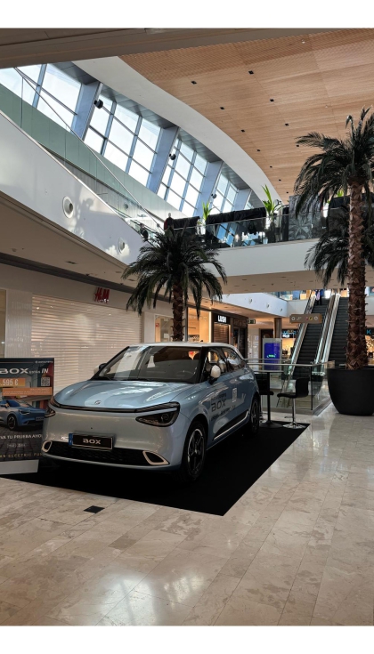 greda Global Cars ha instalado un punto de informacin en el Centro Comercial Puerto Venecia