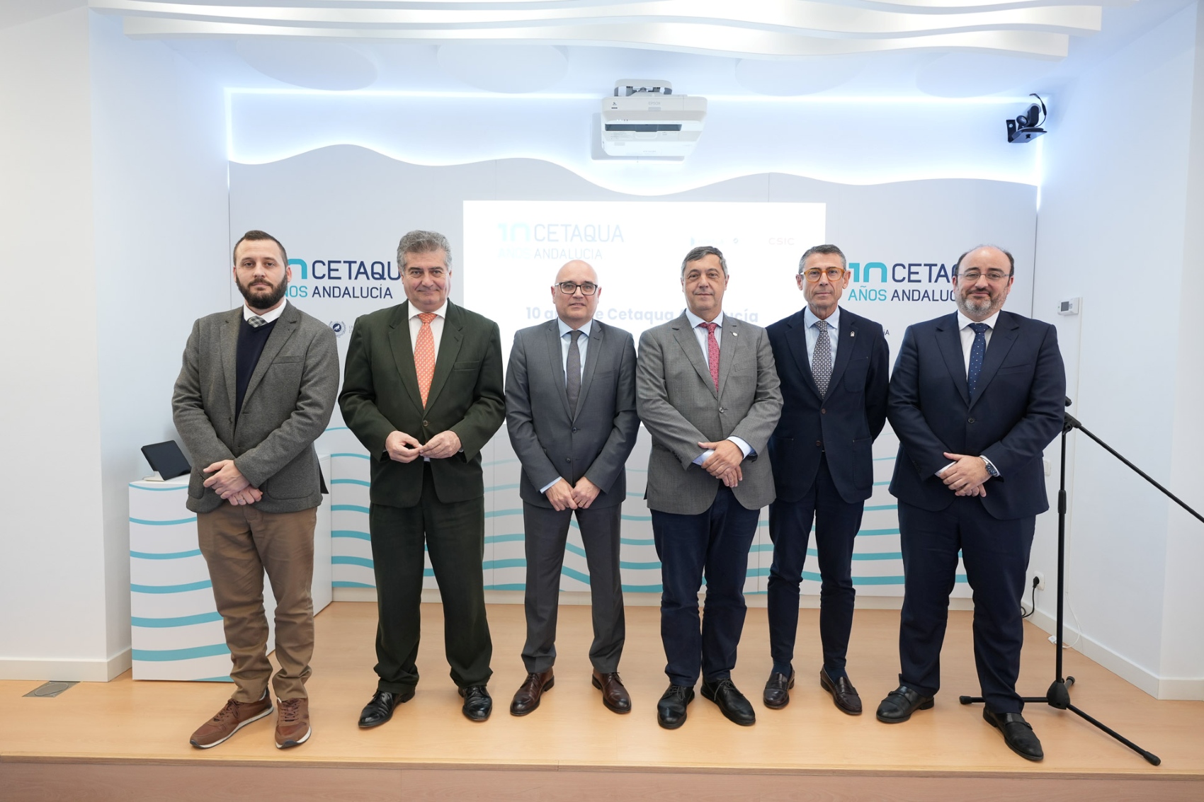 Imagen de las autoridades, durante la celebraci�n del 10� aniversario de Cetaqua