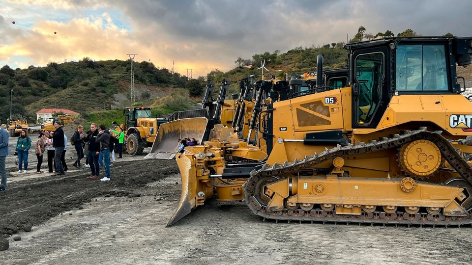 Demonstrao de maquinaria nas instalaes da Caterpillar em Mlaga
