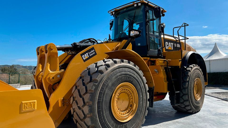 P Cat 380M remanufaturada com o programa Cat Reman