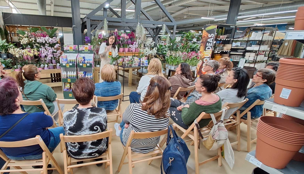 Nena Von Flow (@nenavonflow_) impartiendo un taller del Compo Garden Tour 2024 en Galicia