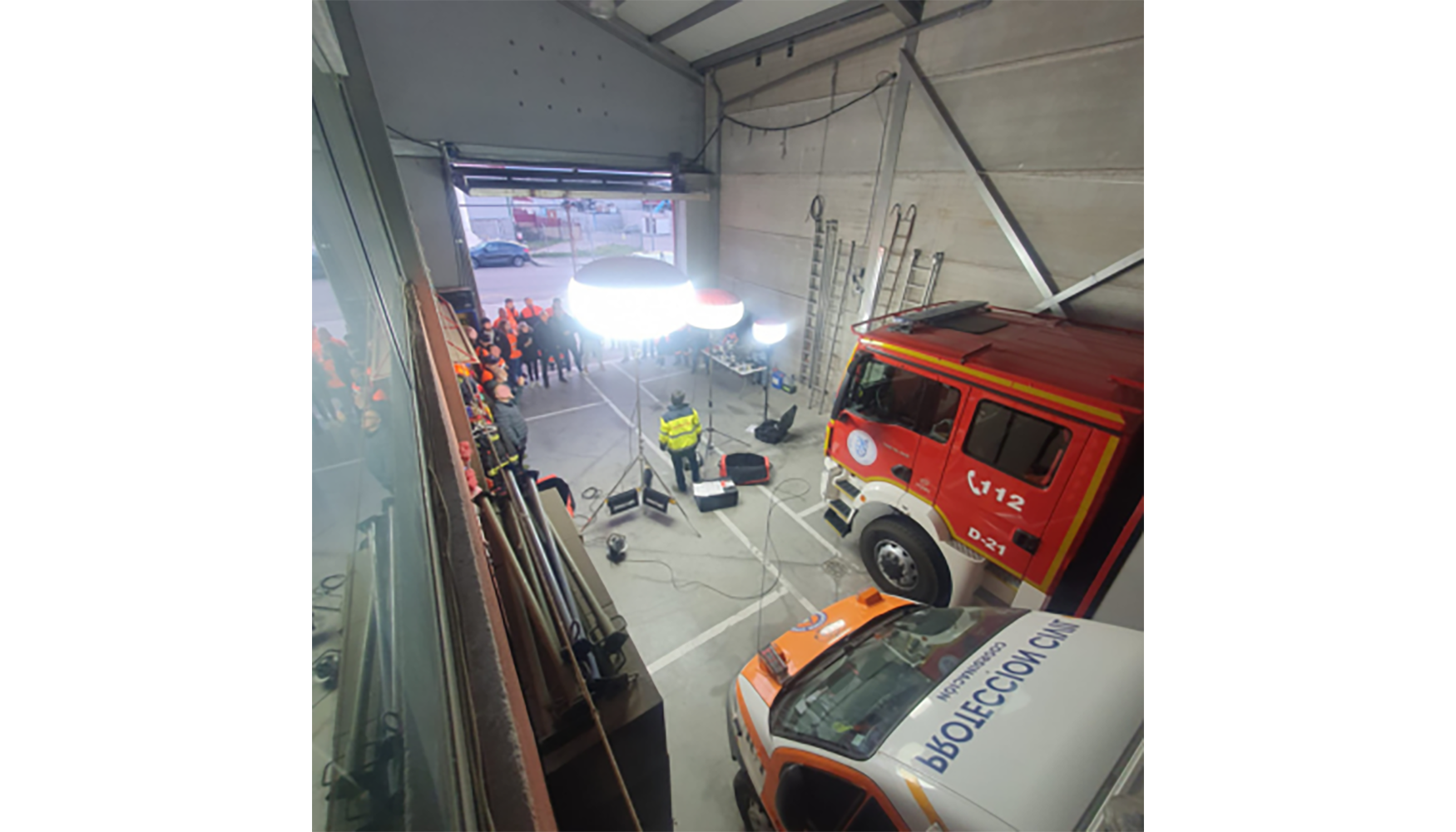 Presentacin de productos de iluminacin tcnica y tctica para Proteccin civil y Bomberos en vila, impartida por Toms Rubio...