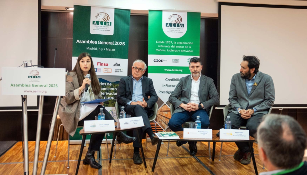 De izquierda a derecha, Laura Alberch, vicepresidenta de Aeim; Benot Jobb-Duval, director de la ATIBT; Pablo Figueroa, presidente de EPF...