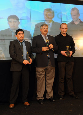 Los tres ganadores de la noche. De izq. a der.: Granja El SAS (Huesca), Ingapor (Albacete) y El Clos (Barcelona)