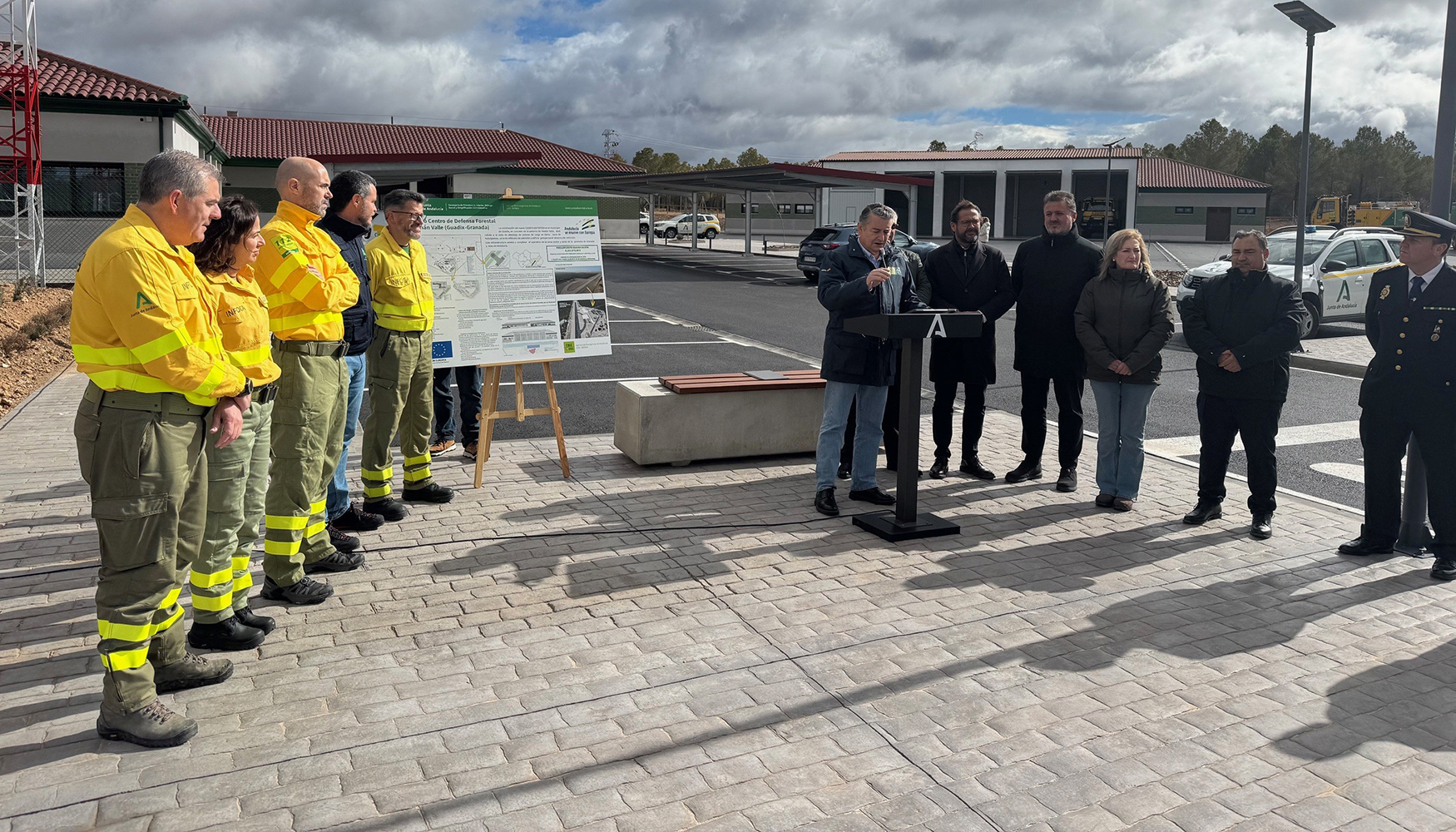 Acto de inauguracin del Centro de Defensa Forestar de Guadix (Granada)