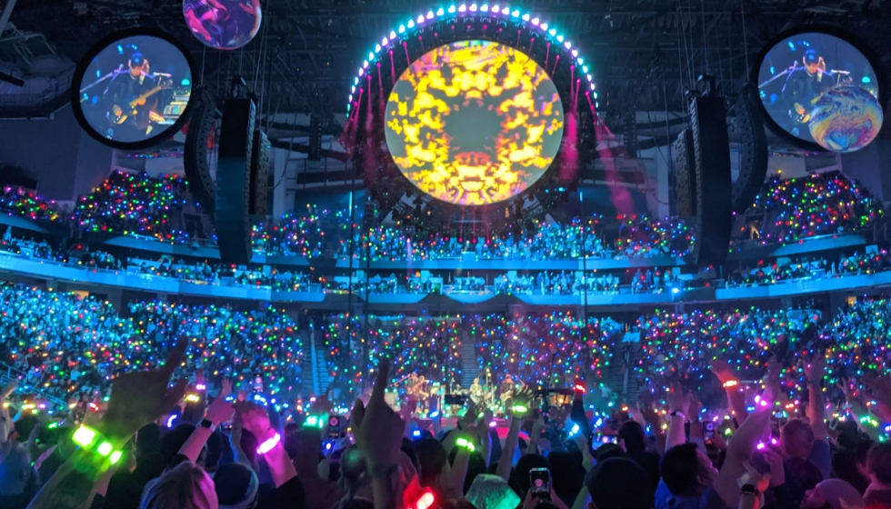 Escenario en Music of the spheres de Coldplay