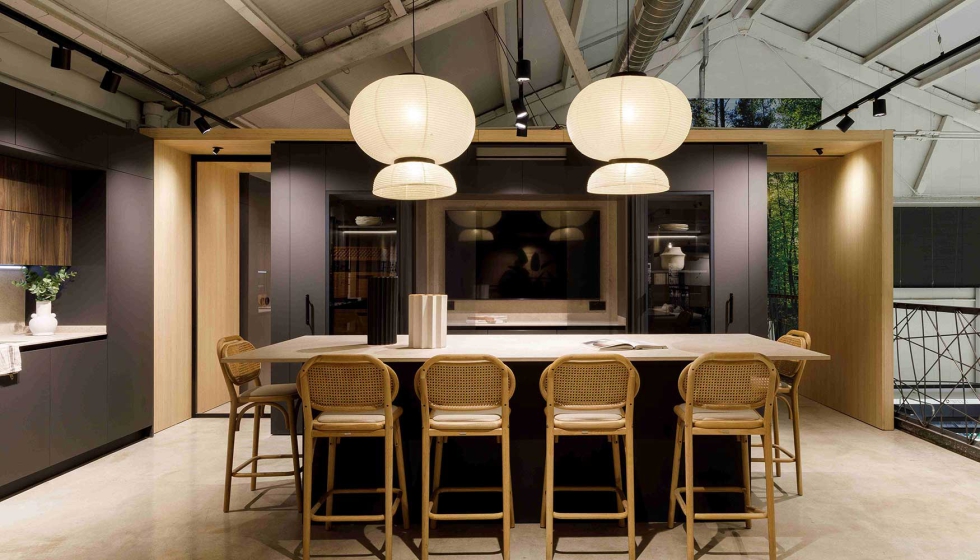 Imagend el �Experience Lab Blum� donde se exhibem herrajes de la marca en una ccina Rekker