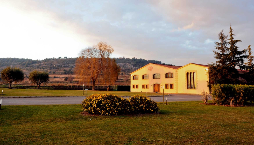 El distintivo certifica que el 100% del vino base cava ha sido prensado y vinificado en las instalaciones de la bodega