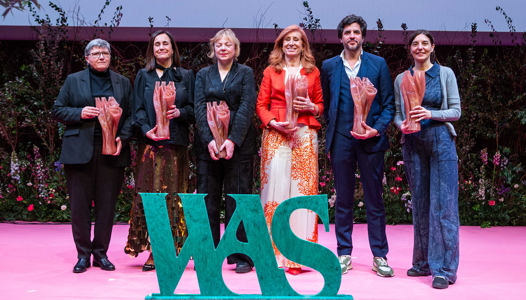 Foto de familia de las premiadas en la tercera edicin de los Premios WAS