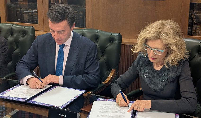 Ricardo Dom�nguez, presidente de Navantia, y Pilar Tejo, decana del COIN