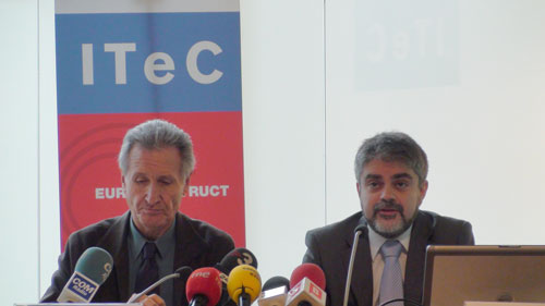 Anton M. Checa, director general del Itec, y Josep R...