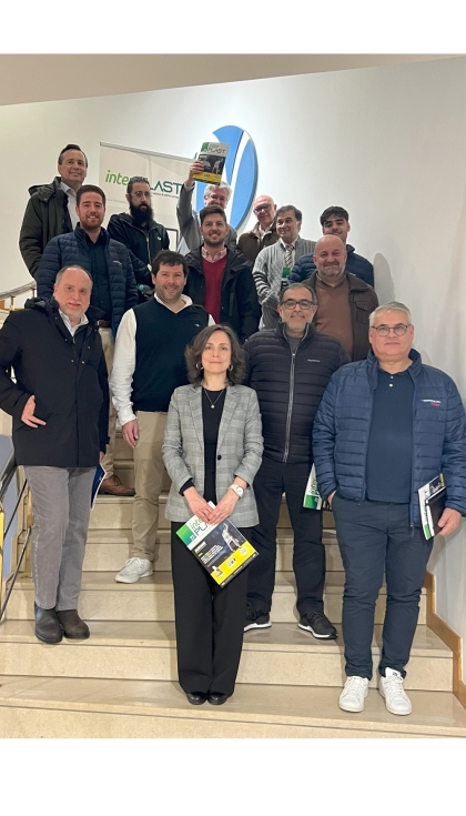 Foto de grupo dos participantes na quarta edio do Estudo de mercado de mquinas de injeo
