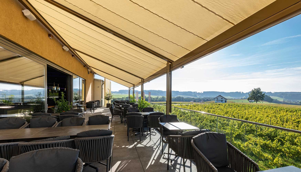 Con los toldos de markilux instalados. 'Weinwerk' ofrece una agradable experiencia de alta cocina y vino al aire libre durante muchos das al ao...