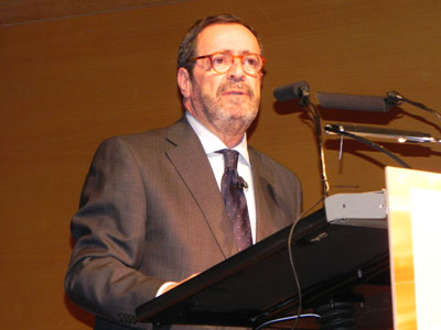 Javier Gonzlez Ferrari, presidente ejecutivo de Onda Cero, fue el presentador del acto y moderador del debate final