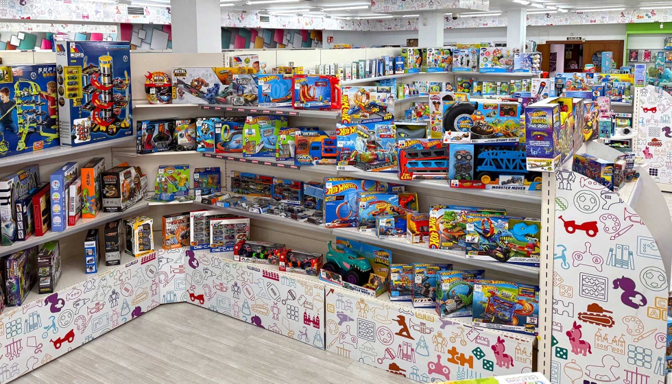 El showroom de invierno tiene 600 metros cuadrados y cuenta con 7...