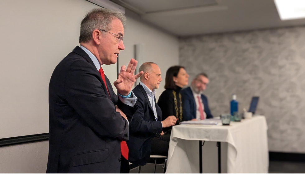 La inauguraci�n del seminario estuvo a cargo de Luis Blanco-Urgoiti