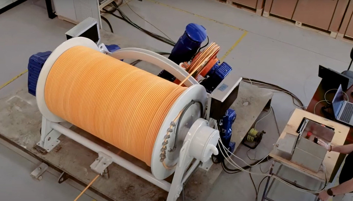 Uno de los proyectos m�s destacados desarrollados en el sector naval es el DynIce Optical Data Cable Winch...