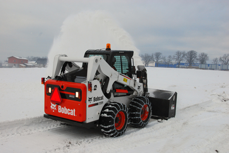 La gama de cargadoras compactas Bobcat proporciona soluciones que permiten lidiar con cualquier tipo de tiempo invernal