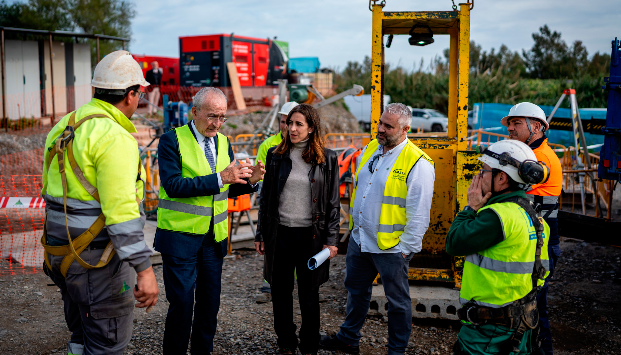 El alcalde, Francisco de la Torre, junto a la concejala delegada de Sostenibilidad Medioambiental, Pen�lope G�mez...